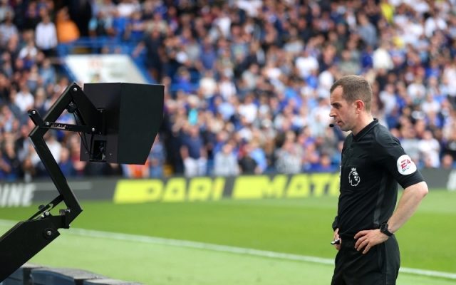 Hậu Trường Xem Bóng Đá: Bộ Phận VAR Hoạt Động Như Thế Nào?